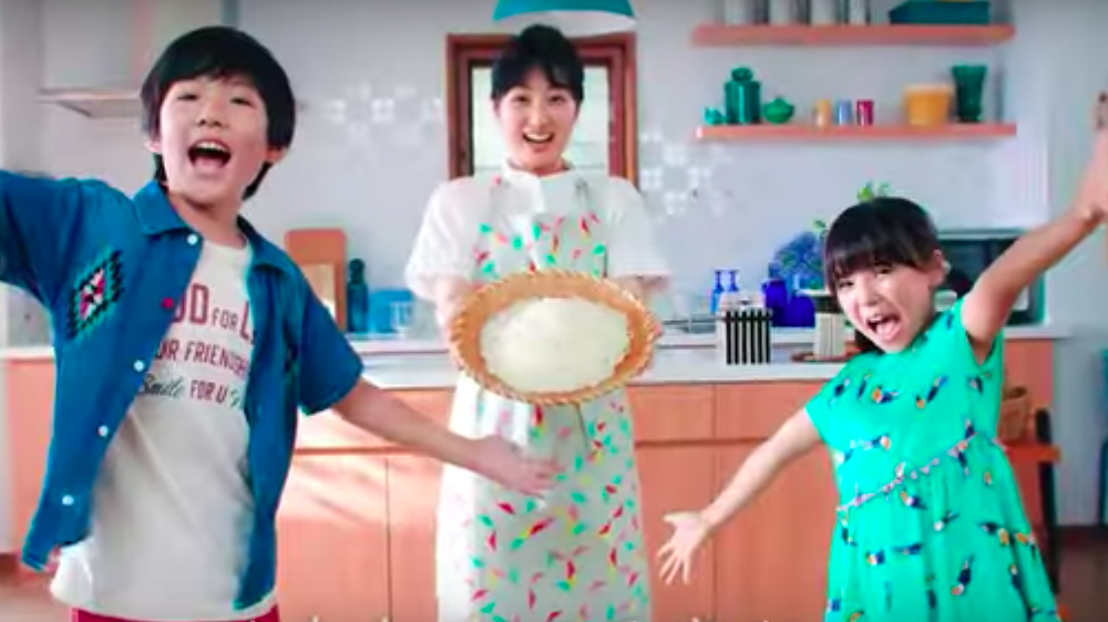 マルちゃんのCMにグローアップの生徒さんが出演しました！